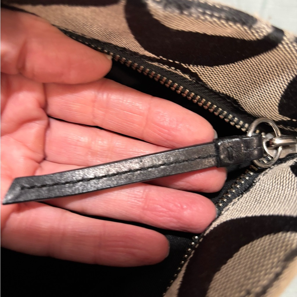 Coach F15067 Black and Gray Shoulder Bag Very Clean Inside - Picture 11 of 16